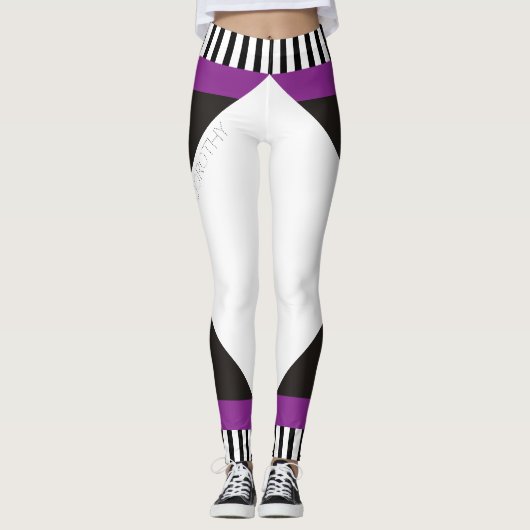 Geometrische schwarz-weiße Streifen, modern lila Leggings (Vorderseite)