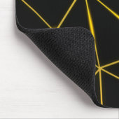 Geometrische schwarze Dreiecke, Goldlinien Mousepad (Ecke)