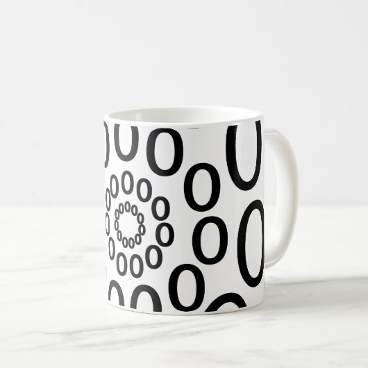 Geometrische schwarze und weiße Kreise Kaffeetasse (VorderseiteRechts)