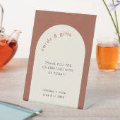 Geometrische Terracotta-Arch-Hochzeitskarten Sockelschild (In Situ)