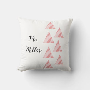Geometrische Triangels und Name Kissen