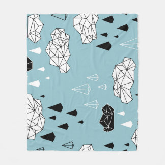 Geometrische Wolken und Regen, nahtloses Muster. Fleecedecke