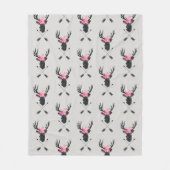 Geometrischer Hirschkopf mit Blume und überkreuzte Fleecedecke (Vorderseite)