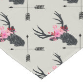 Geometrischer Hirschkopf mit Blume und überkreuzte Kurzer Tischläufer (Ecke)