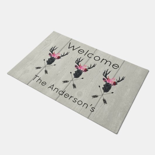 Geometrischer Hirschkopf mit Blumenkronen auf Fake Fußmatte (Schrägansicht)