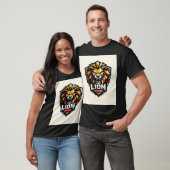 Geometrischer Löwenschlag: Modernes Sportteam-Embl T-Shirt (Unisex)