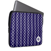 Geometrischer Navy-Blue-Monogram-Laptop-Sieb Laptopschutzhülle (Vorne Rechts)