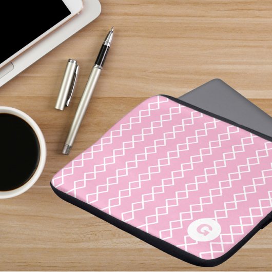 Geometrischer Notebookschlauch mit rosa Monogramm Laptopschutzhülle