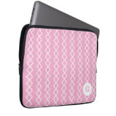 Geometrischer Notebookschlauch mit rosa Monogramm Laptopschutzhülle (Vorne Rechts)