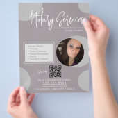 Geometrischer QR-Code für öffentliche Notare Flyer (Hand)