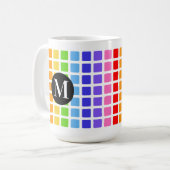 Geometrischer Quadrat-Regenbogen färbt Monogramm Kaffeetasse (Vorderseite Links)
