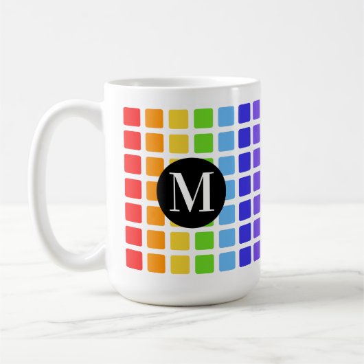 Geometrischer Quadrat-Regenbogen färbt Monogramm Kaffeetasse (Links)