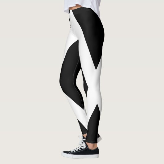 Geometrischer Schwarz-weiß V-Farbblock mit Schrägs Leggings (Links)