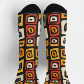 Geometrisches Abstraktes afrikanisches Muster Socken (Oben)