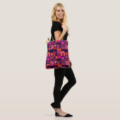 Geometrisches abstraktes nahtloses Muster mit Form Tasche (Am Model)