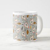 Geometrisches Aquamarin- und Blaumuster Jumbo-Tasse (Vorderseite Rechts)