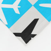 Geometrisches, blaues Flugzeug Fleecedecke (Ecke)