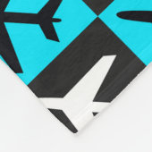 Geometrisches, blaues Flugzeug Fleecedecke (Ecke)