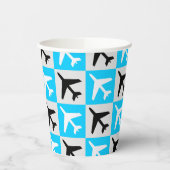 Geometrisches, blaues Flugzeug Pappbecher (Links)