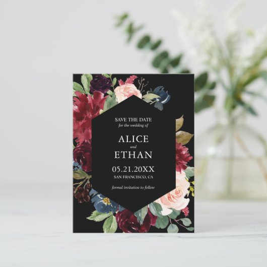 Geometrisches Burgund und Marineblau Ankündigungspostkarte (Stehend Vorderseite)