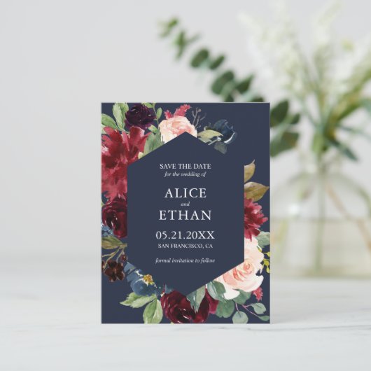 Geometrisches Burgund und Marineblau Ankündigungspostkarte (Stehend Vorderseite)