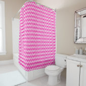Geometrisches Candy Pink White Girly Pattern Duschvorhang (Beispiel)