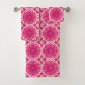 Geometrisches Daisy-Muster in Korallen und Pastell Badhandtuch Set (Insitu)