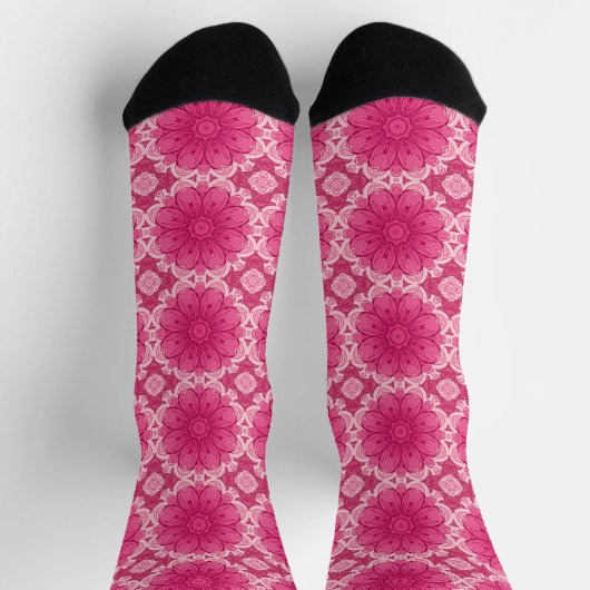 Geometrisches Daisy-Muster in Korallen und Pastell Socken (Oben)
