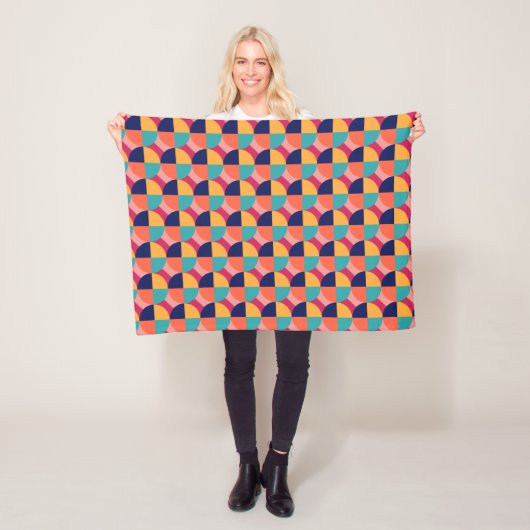GEOMETRISCHES DESIGN. FLEECEDECKE (Beispiel)