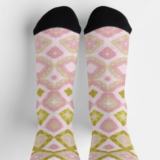 Geometrisches Diamantmuster in Rosa und Olivgrün Socken (Oben)
