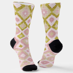 Geometrisches Diamantmuster in Rosa und Olivgrün Socken