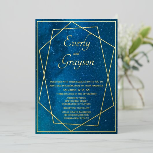 Geometrisches Frame Night Sky Blue & Gold Wedding Folieneinladung (Stehend vorne)