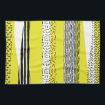 Geometrisches gelbes und schwarzes Mix Geschirrtuch<br><div class="desc">Ein helles und modernes Küchentuch mit verschiedenen handgezeichneten Mustern mit gelbem Akzent.</div>