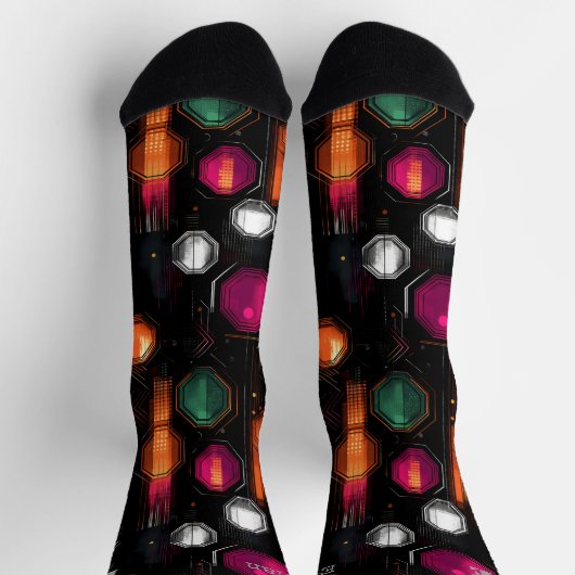 Geometrisches Glow in Emerald, Magenta in Black Socken (Oben)