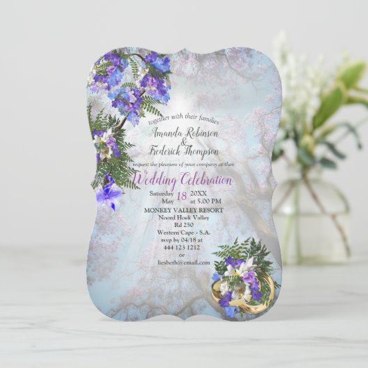 Geometrisches Gold & Jacaranda Blume Hochzeit Einladung (Stehend Vorderseite)