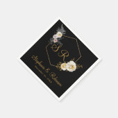 Geometrisches Goldmonogramm auf schwarzem Hochzeit Serviette (Ecke)