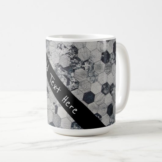 Geometrisches, graues, weißes und schwarzes Hexago Kaffeetasse (VorderseiteRechts)
