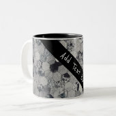 Geometrisches, graues, weißes und schwarzes Hexago Zweifarbige Tasse (Vorderseite Links)