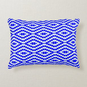 Geometrisches Kente in Hellblau und Weiß Dekokissen