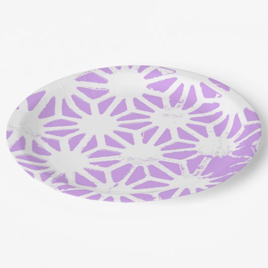 geometrisches Lilac-Muster Pappteller (Schrägansicht)