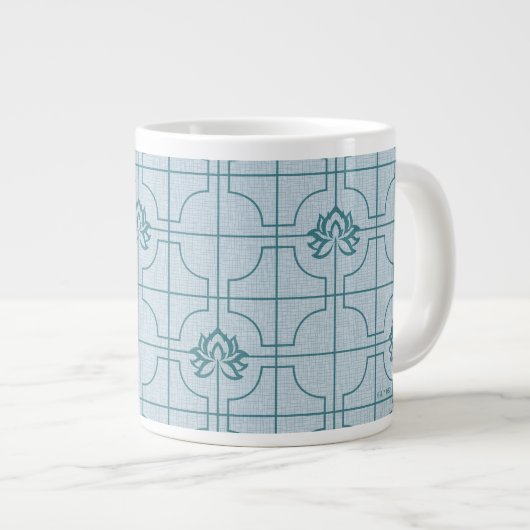 Geometrisches Lotus Grid-Muster - Der weiße Lotus Jumbo-Tasse (Vorderseite Rechts)