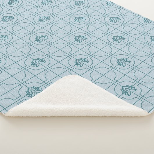 Geometrisches Lotus Grid-Muster - Der weiße Lotus Sherpadecke (3/4)