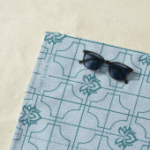 Geometrisches Lotus Grid-Muster - Der weiße Lotus Strandtuch (Beispiel)