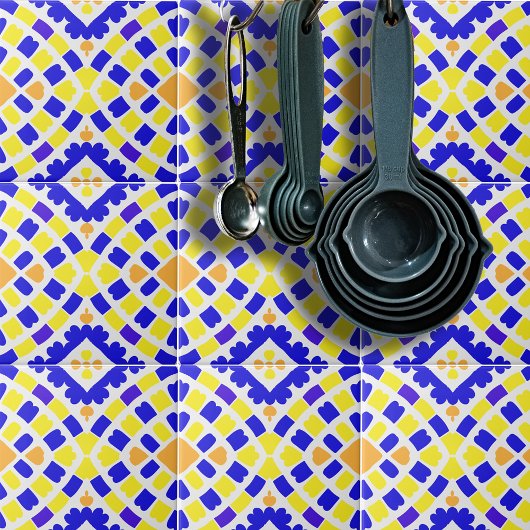 Geometrisches Mosaikblau-orange-gelbes Muster Fliese