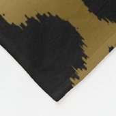 Geometrisches Muster aus Gold und Schwarz-Kat-Quat Fleecedecke (Ecke)