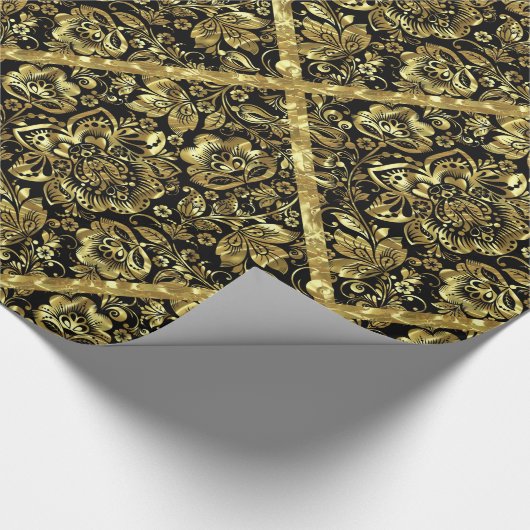 Geometrisches Muster aus schwarzem und goldbraunem Geschenkpapier (Ecke)