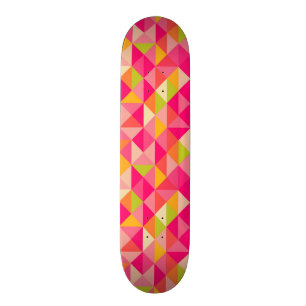 Geometrisches Muster der Dreiecke Skateboard