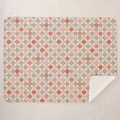 Geometrisches Muster der roten und rosa Polka-Punk Sherpadecke (Vorderseite (Horizontal))