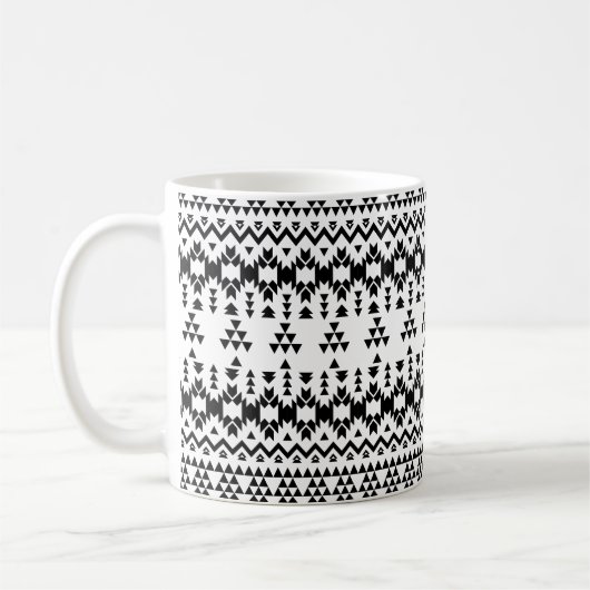 geometrisches Muster der schwarzen und weißen Azte Kaffeetasse (Links)