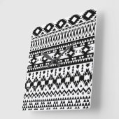 geometrisches Muster der schwarzen und weißen Azte Quadratische Wanduhr (Winkel)